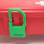 precinto seguridad pad lock en botiquin 4